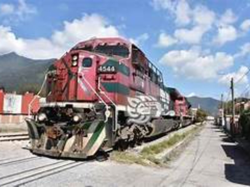 Vuelven a bloquear el paso del tren entre Puebla-Veracruz