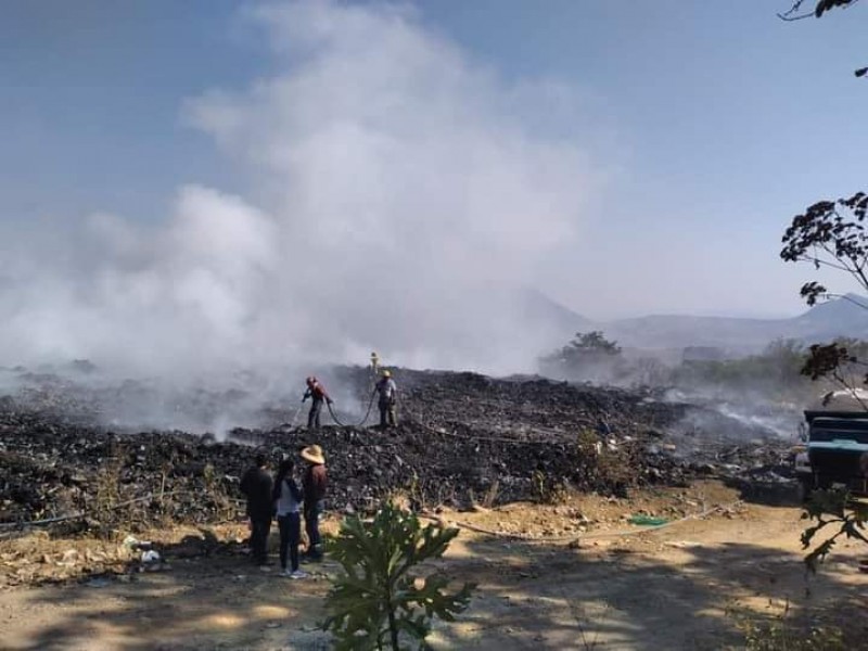 Vuelven a incendiar basurero de San Pedro Lagunillas