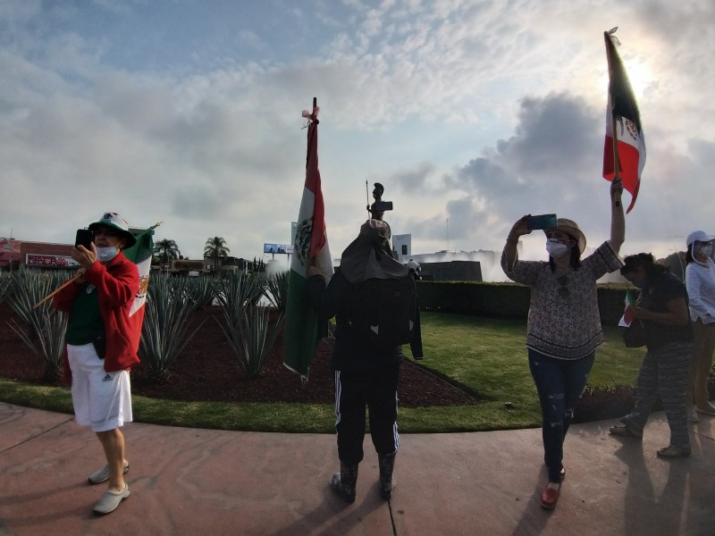 Vuelven a manifestarse contra AMLO