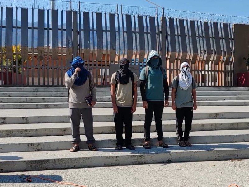 Vuelven a protestar por normalistas asesinados en 2011