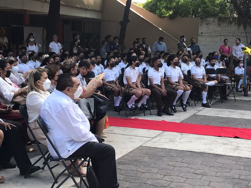 Vuelven las ceremonias de clausura de ciclo escolar en escuelas