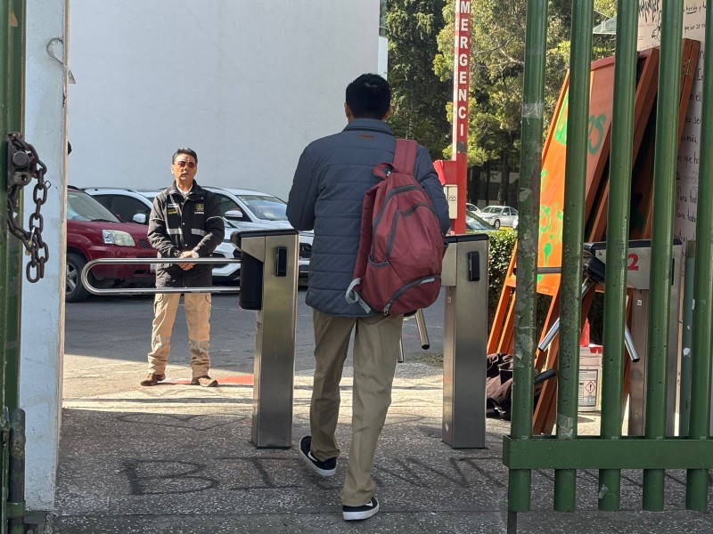 Vuelven universitarios a las aulas, retornan estudiantes de Ciencias Políticas