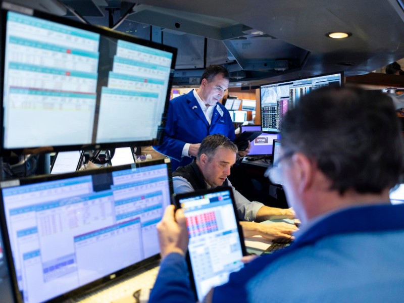 Wall Street abre en rojo, espera decisión de Reserva Federal