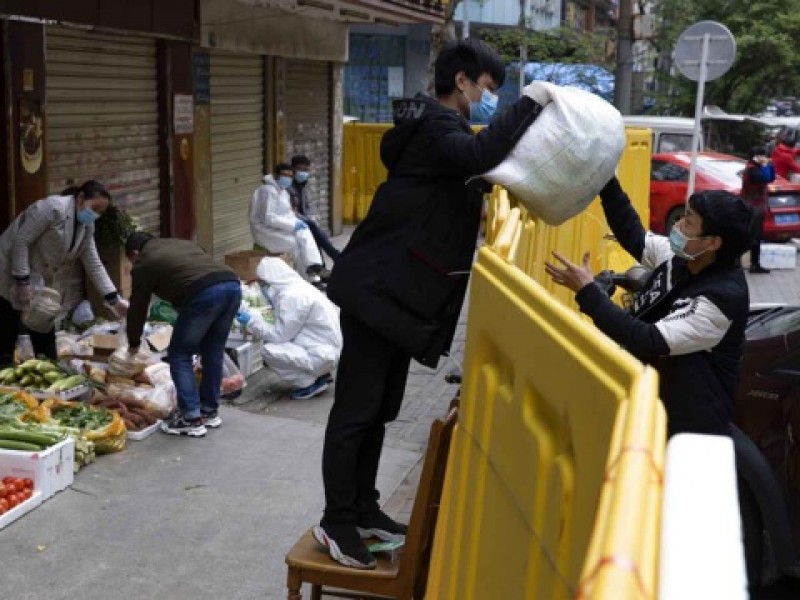 Wuhan regresa a la normalidad; ya tienen vendedores ambulantes