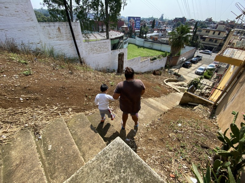 Xalapeños llevan más de 20 años solicitando escalinatas seguras