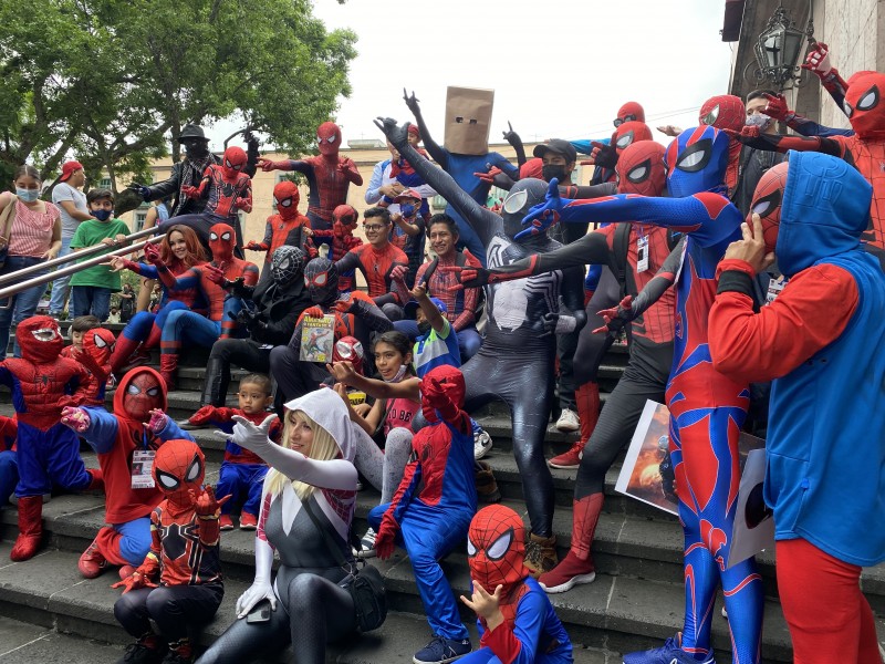 Xalapeños recrean ‘Spider-verse’ para conmemorar al ‘Hombre Araña’