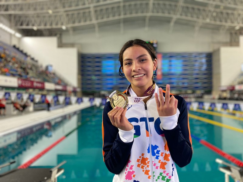 Ximena Pérez consigue tercer oro para Guanajuato en natación
