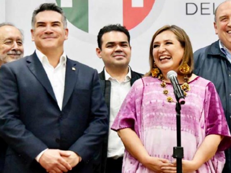 Xóchitl Gálvez se reúne con dirigentes del PRI