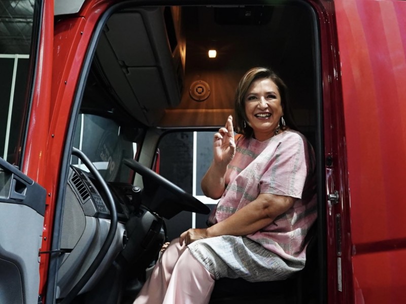 Xóchitl Gálvez se reúne con transportistas; les promete seguridad