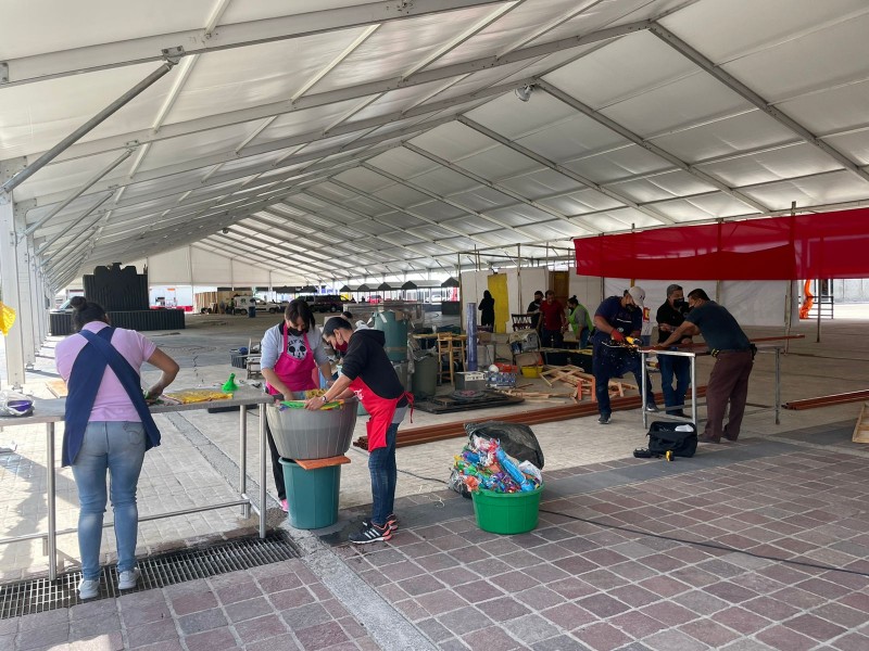 ya están listos los stands de comida para la feria