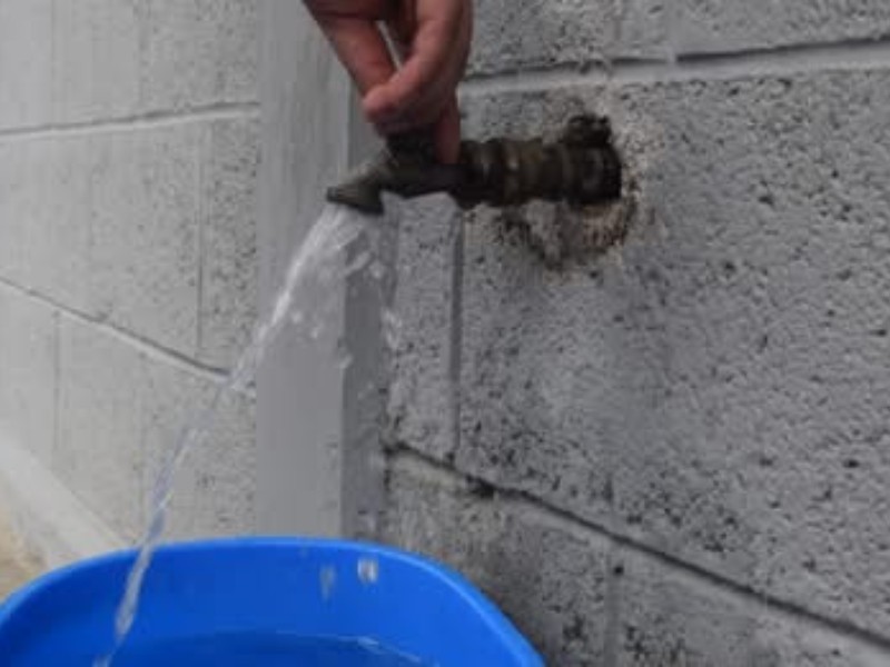 Ya hay afectaciones en comercios por falta de agua: CCE
