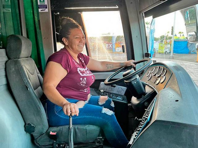 Ya hay mujeres contratadas para manejar transporte en Querétaro