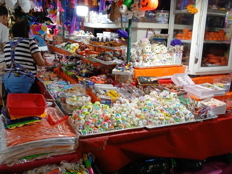 “Ya no les alcanza”: ventas de Día de Muertos siguen bajas