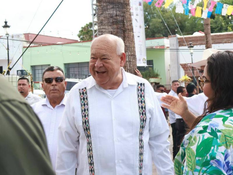 “Ya se les va el personaje”: Víctor Castro responde a sus críticos