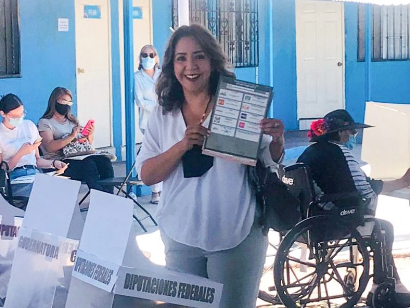 Yadira Cota, Candidata Independiente acude a urnas