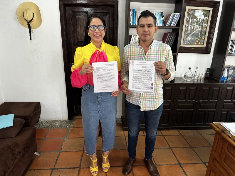 Yasir Deloya presenta escrito de reincorporación a presidencia de Técpan