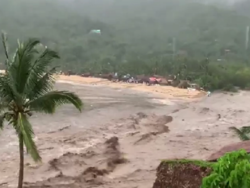 Yelapa sufre inundaciones por crecida de río