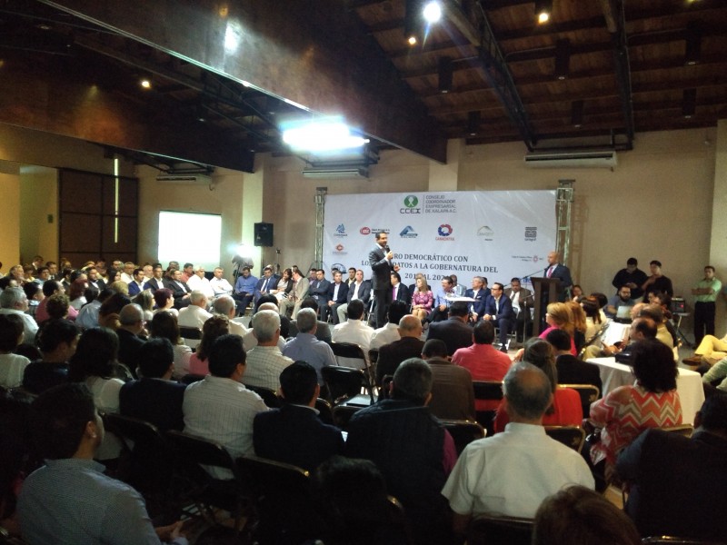 Yunes Márquez expone sus propuestas a empresarios