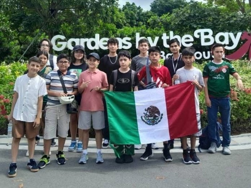 Zacatecanos brillan en olimpiada internacional de matemáticas en Singapur
