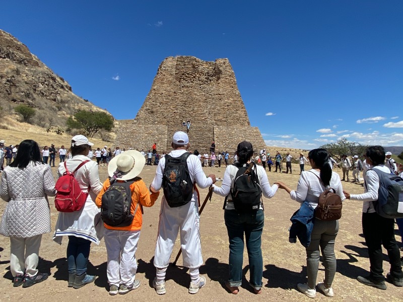 Zacatecanos recargan energía en La Quemada