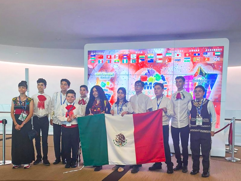 Zacatecanos triunfan en competencia Internacional de Matemáticas realizada en Singapur