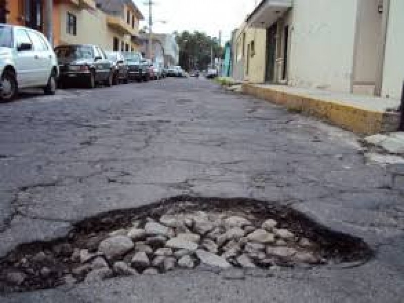 Zanja en Av. Victoria; peligro inminente