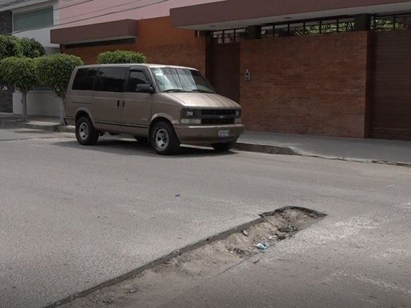 Zanjas abiertas cerca del monumento a la madre