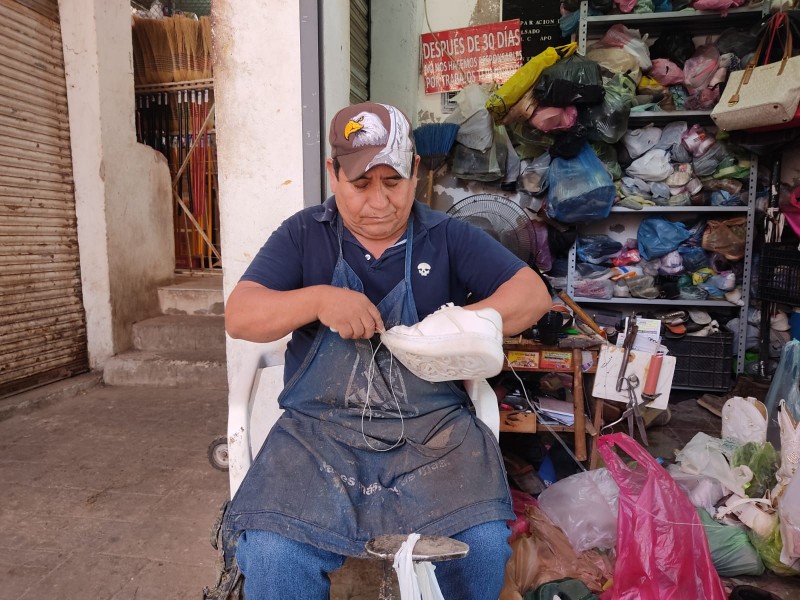 “Zapatero”, una tradición en el mercado municipal del Guasave