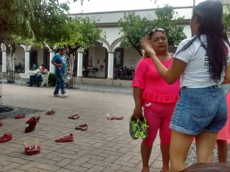 Zapatos Rojos, expo arte-objeto alusivos a feminicidios