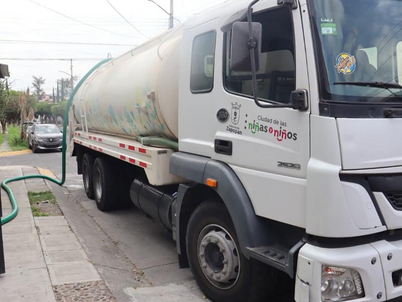 Zapopan lleva agua a 211 colonias afectadas por el desabasto