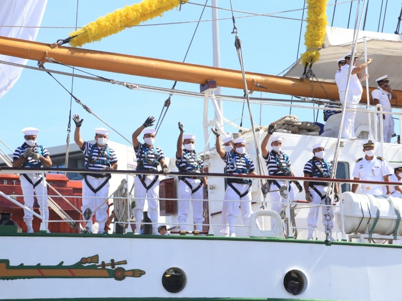 Zarpó Buque Cuauhtémoc rumbo al puerto de Ensenada