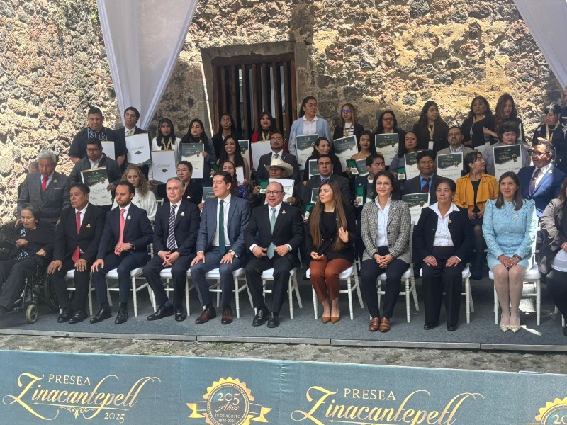 Zinacantepec celebró 205 años de fundación, galardonaron a habitantes destacados