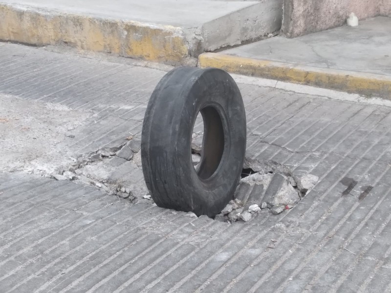 Zolotepec se llena de baches y socavones en sus avenidas