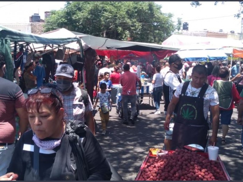 Zonas con contagios Covid-19 tienen tianguis de por medio:Canaco