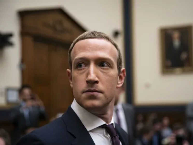 Zuckerberg pagará por el uso político de tu información